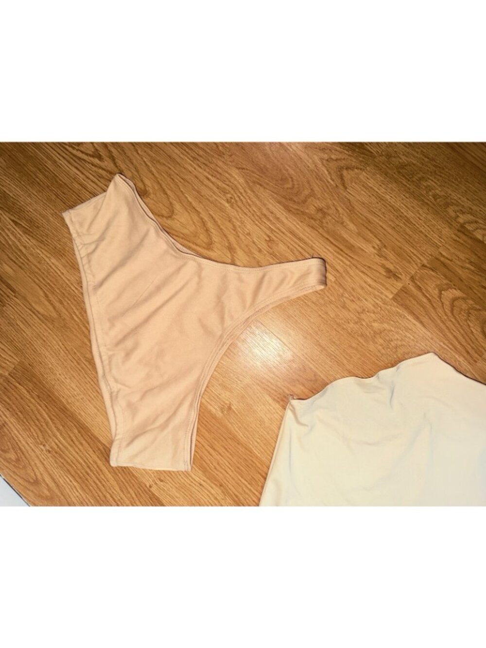 Pretty Little Thing Sequin Jumpsuit Champagne Mesh V-Neck Size 6 New Years M - Picture 13 of 14
